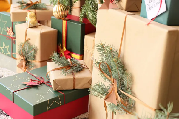 Christmas Gift Boxes Fir Branches Living Room Closeup — Stock Photo, Image