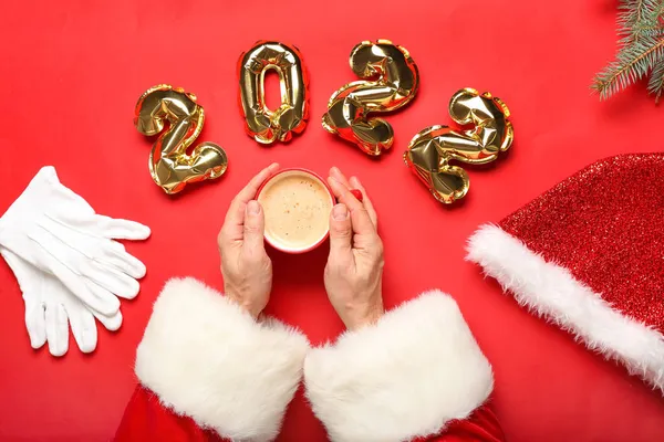 Babbo Natale Con Tazza Caffè Palloncini Forma Figura 2022 Sfondo — Foto Stock