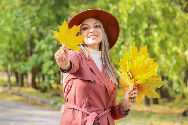 Happy Woman Autumn Bouquet Park — Stock Photo, Image