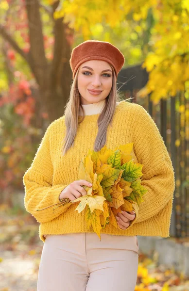 Beautiful Smiling Woman Autumn Bouquet Outdoors — Stock Photo, Image