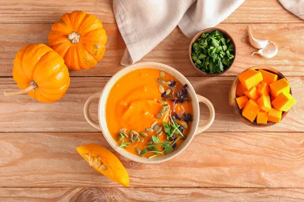 Pot Avec Une Délicieuse Soupe Crème Citrouille Sur Fond Bois — Photo