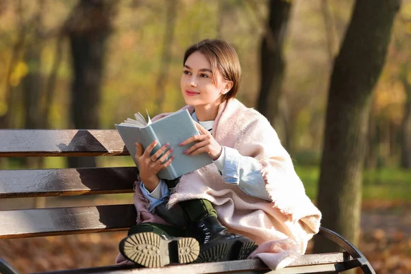 Young Woman Plaid Book Wooden Bench Autumn Park — Stock Photo, Image