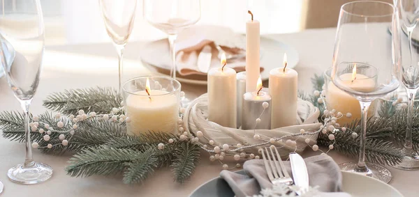 Bella Tavola Apparecchiata Con Candele Cena Natale — Foto Stock