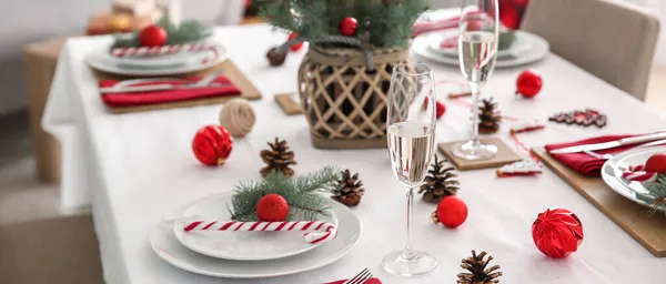 Hermosa Mesa Con Decoraciones Navidad Sala Estar — Foto de Stock