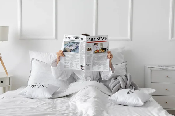 Morning Young Woman Reading Newspaper Bed — Stock Photo, Image