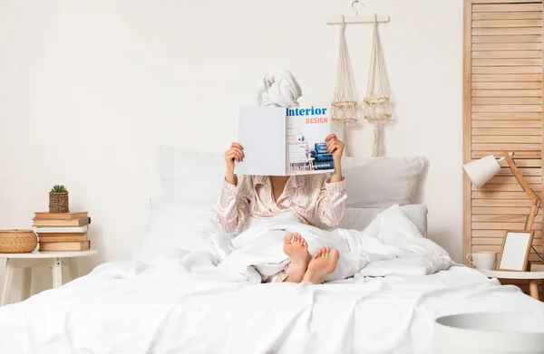 Morning Young Woman Reading Magazine Bed — Stock Photo, Image