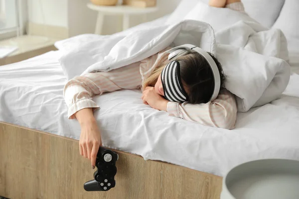 Morning Sleepy Young Woman Video Games Controller Lying Bed — Stock Photo, Image