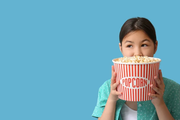 Cute Girl Bucket Popcorn Blue Background — Stock Photo, Image