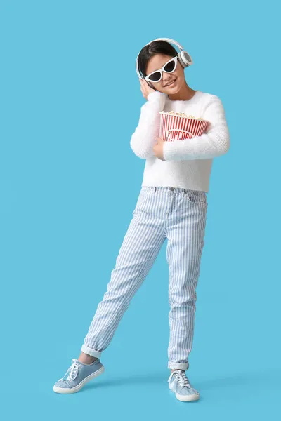 Happy Cute Girl Headphones Sunglasses Holding Bucket Popcorn Blue Background — Stock Photo, Image