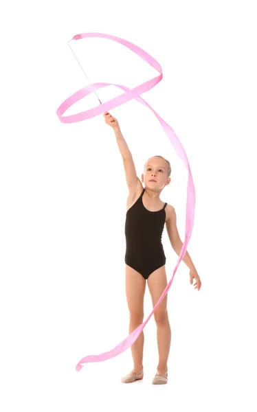 Beyaz Arka Planda Kurdeleyle Jimnastik Yapan Küçük Bir Kız — Stok fotoğraf