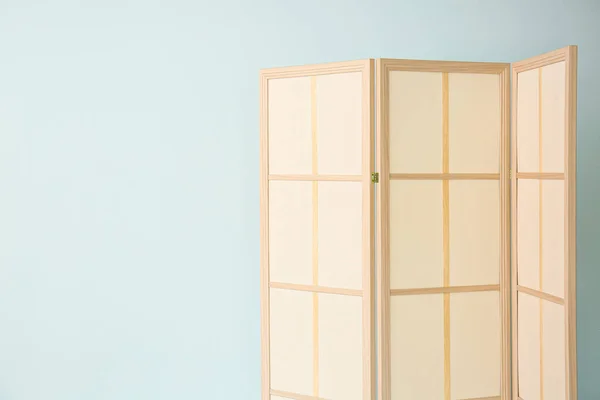 Beige Folding Screen Blue Wall — Stock Photo, Image