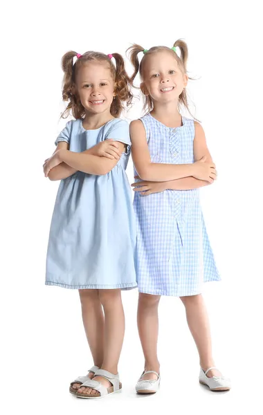 穿着白色背景的蓝色衣服的可爱的妹妹 — 图库照片
