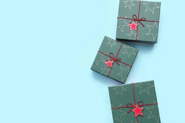 Renkli Kartlı Yeşil Noel Hediye Kutuları — Stok fotoğraf
