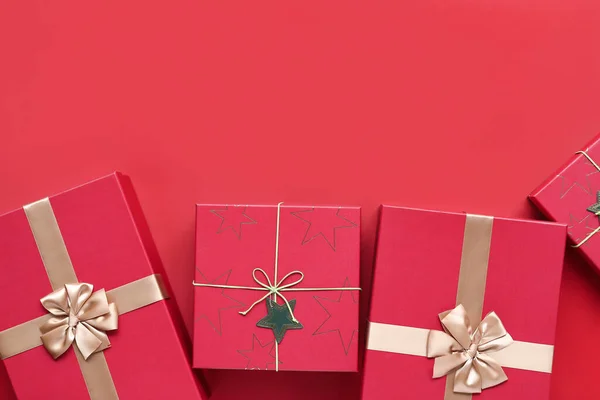 Cajas Regalo Navidad Sobre Fondo Rojo — Foto de Stock