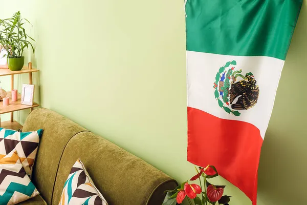 Mexikói Zászló Lóg Színes Falon Nappaliban — Stock Fotó