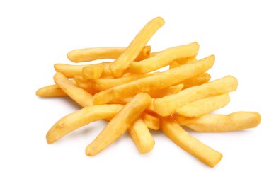 Beyaz arka planda lezzetli patates kızartması.