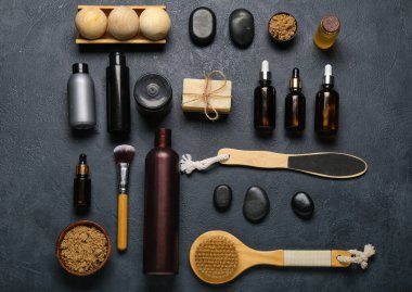 Koyu arkaplan üzerine spa seti