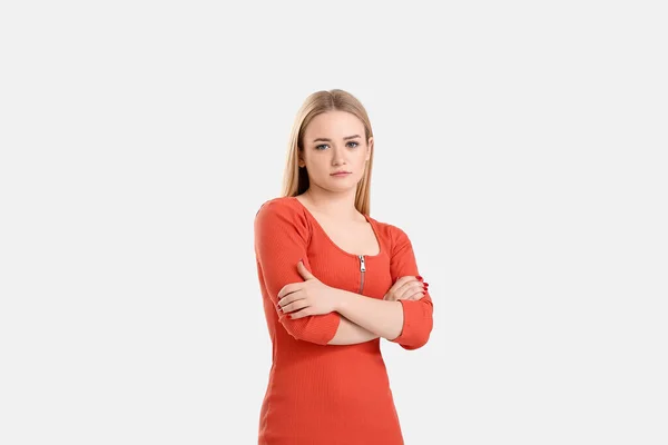 Mujer Rubia Joven Vestido Rojo Sobre Fondo Blanco — Foto de Stock