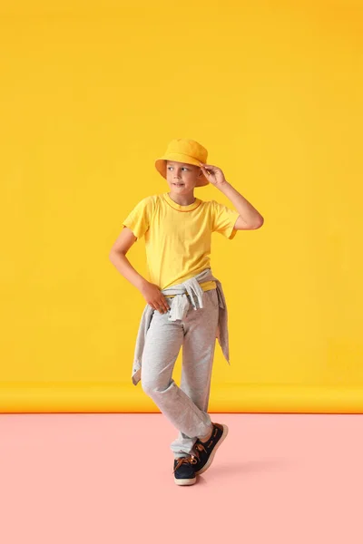 Cool Malý Chlapec Barevném Pozadí — Stock fotografie
