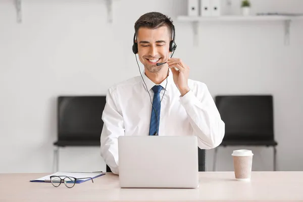 Male Consultant Call Center Working Laptop Office — Stock Photo, Image