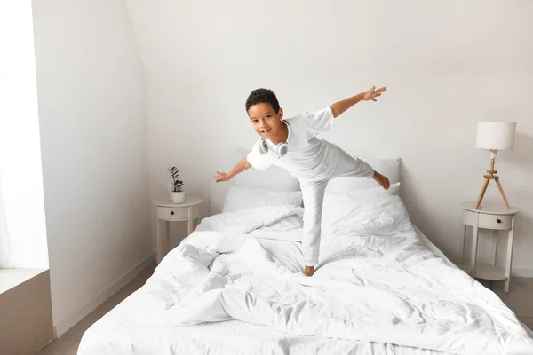 Tanzender Afroamerikanischer Junge Schlafzimmer — Stockfoto