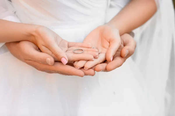 Happy Newlyweds Showing Wedding Rings Closeup — Stock Photo, Image