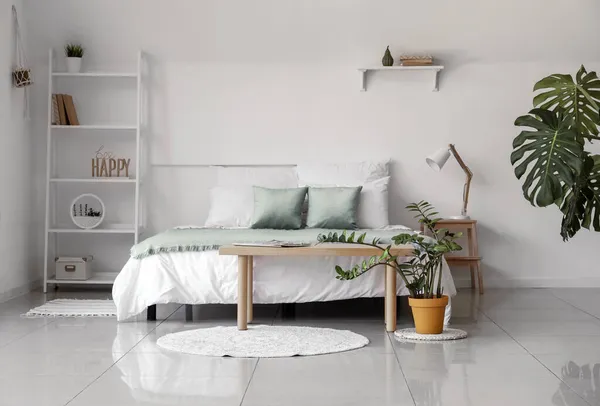 Gaya Modern Interior Kamar Tidur Dengan Tanaman Rumah — Stok Foto