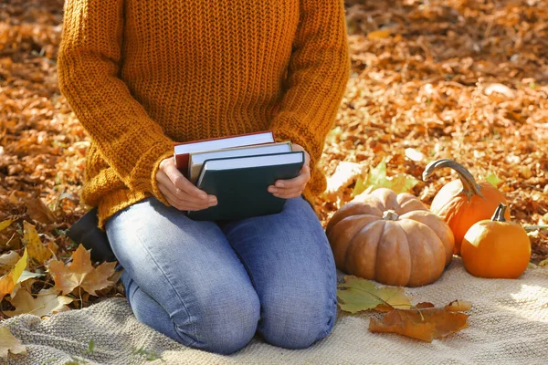 Woman Holding Books Warm Plaid Autumn Park Closeup — Stock Photo, Image