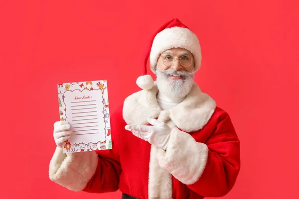 サンタクロースとともに空白の手紙上の色背景 — ストック写真
