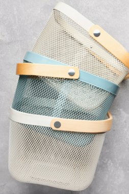 Açık arkaplanda boş gardırop düzenleyicileri