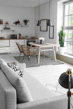 Çağdaş mutfağı olan stüdyo daire