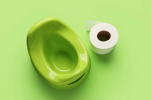 Tuvalet Kağıdı Rulo Yeşil Arka Planda Lazımlık — Stok fotoğraf