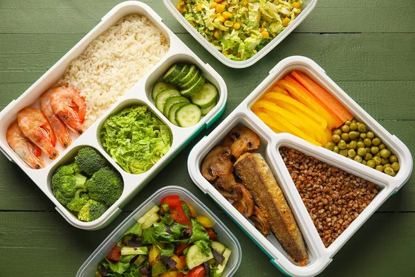 Lunchboxes Νόστιμο Υγιεινό Φαγητό Στο Χρώμα Ξύλινο Φόντο Closeup — Φωτογραφία Αρχείου