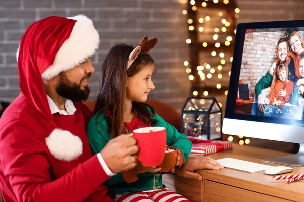 Little Girl Her Father Video Chatting Home Christmas Eve Due — Stock Photo, Image