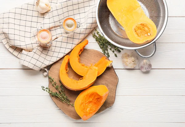 Board Fresh Pumpkin Pieces White Wooden Background — Stock Photo, Image