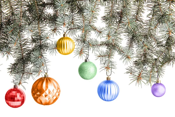 Красиві Барвисті Кульки Звисають Гілках Ялинки Білому Тлі Концепція Різдва — стокове фото