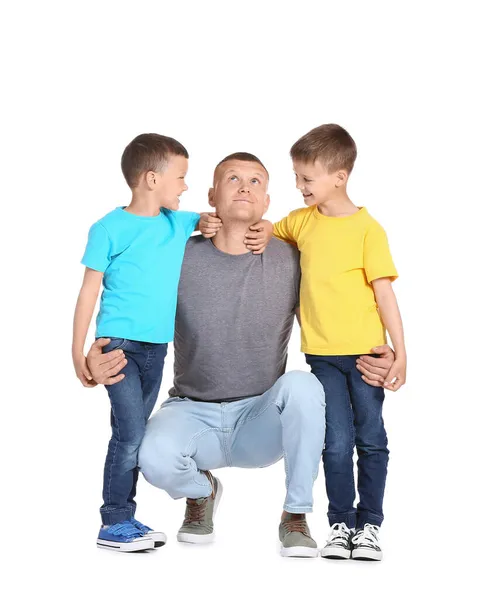 Retrato Padre Con Niños Pequeños Aislados Blanco — Foto de Stock