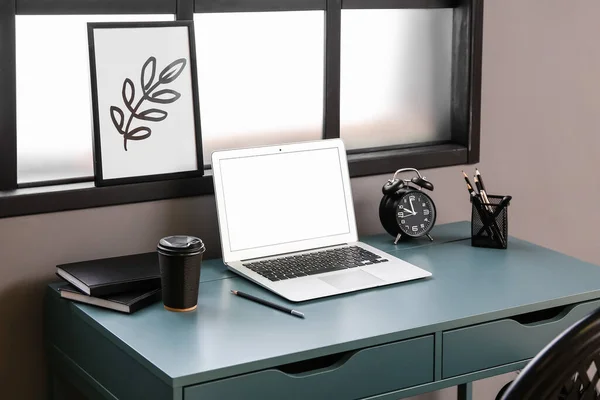 Comfortable Workplace Laptop Window Interior Room — Stock Photo, Image