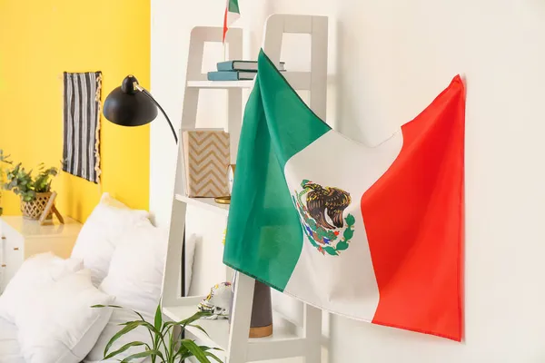 Interior Quarto Elegante Com Bandeira Mexicana — Fotografia de Stock