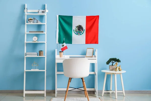 Quarto Elegante Interior Com Local Trabalho Bandeira Mexicana — Fotografia de Stock