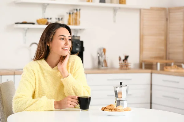 Manhã Bela Mulher Bebendo Café Casa — Fotografia de Stock