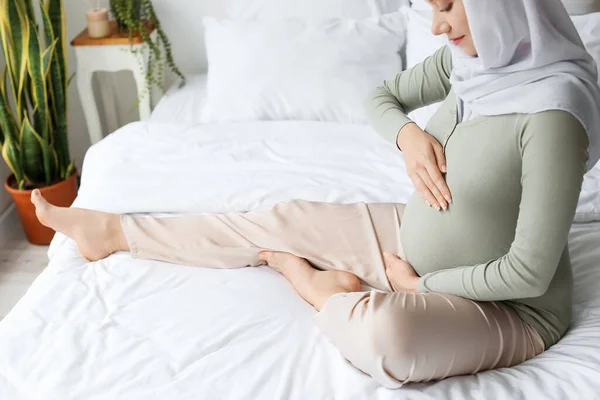 Pregnant Muslim Woman Relaxing Bedroom — Stock Photo, Image