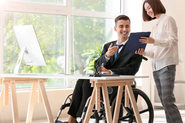 Joven Hombre Negocios Con Discapacidad Física Secretario Cargo —  Fotos de Stock