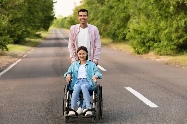 Young Woman Physical Disability Her Husband Outdoors — Stock Photo, Image