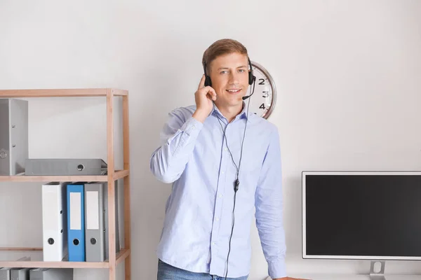 Young Consultant Call Center Headset Working Office — Stock Photo, Image