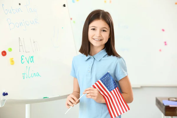 Chica Con Bandera Escuela Idiomas — Foto de Stock