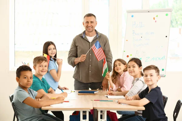 Niños Profesores Durante Clase Escuela Idiomas — Foto de Stock