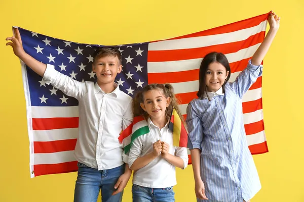 Élèves École Langues Avec Drapeau Des États Unis Sur Fond — Photo