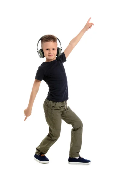 Schattig Jongetje Luisteren Naar Muziek Dansen Witte Achtergrond — Stockfoto