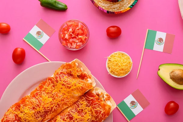 Flat Lay Com Comida Tradicional Mexicana Fundo Rosa — Fotografia de Stock